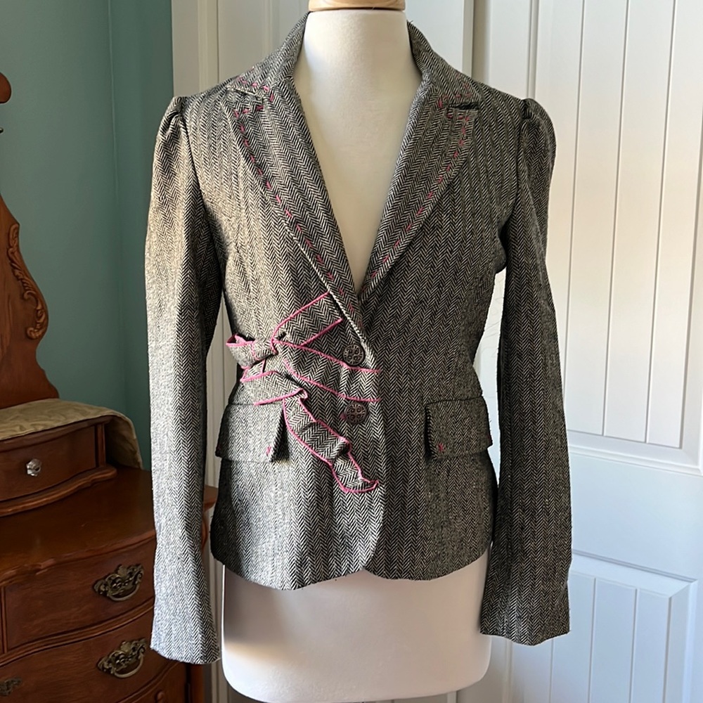 Black chevron pattern wet seal blazer large